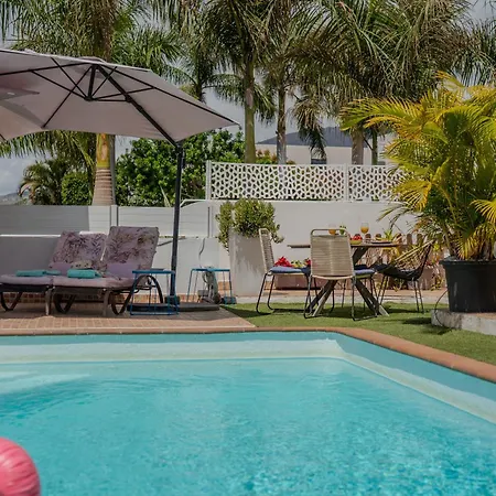 With Private Pool & Ocean Views * 아데제