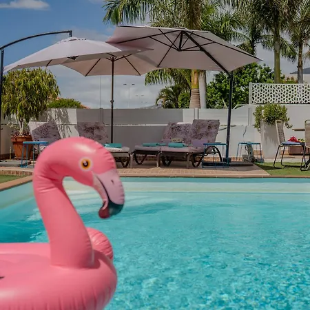 With Private Pool & Ocean Views * 아데제