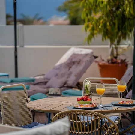 With Private Pool & Ocean Views 아파트 아데제