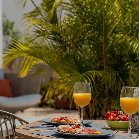 아파트 With Private Pool & Ocean Views 아데제