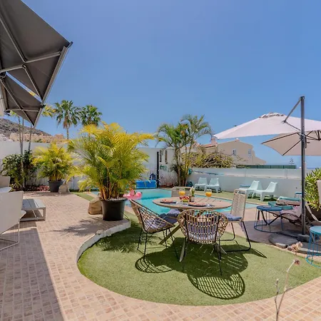With Private Pool & Ocean Views 아데제