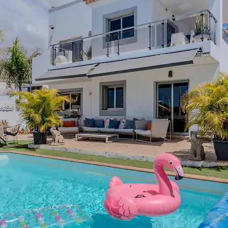 With Private Pool & Ocean Views Apartman