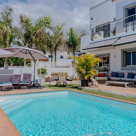 With Private Pool & Ocean Views Apartman *