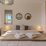 With Private Pool & Ocean Views 아파트