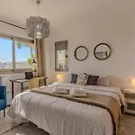 아파트 With Private Pool & Ocean Views 아데제