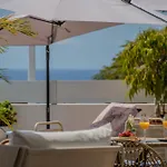 With Private Pool & Ocean Views 아파트