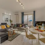 아파트 With Private Pool & Ocean Views 아데제