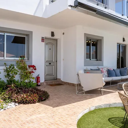 With Private Pool & Ocean Views 아파트